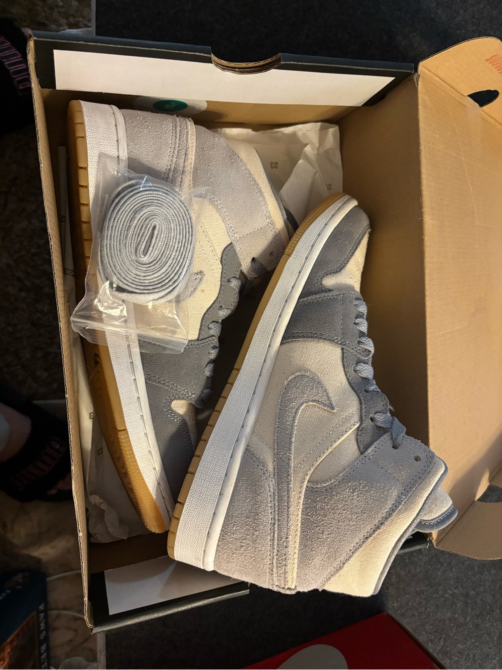 Air Jordan 1 Mid SE Men’s Sneakers in Particle Beige & Grey - Picture 6 of 7